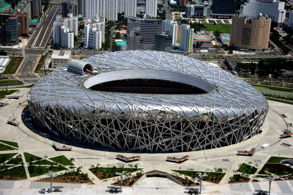 鸟巢,又称国家体育场,位于北京奥林匹克公园中心区南部,为2008年第29