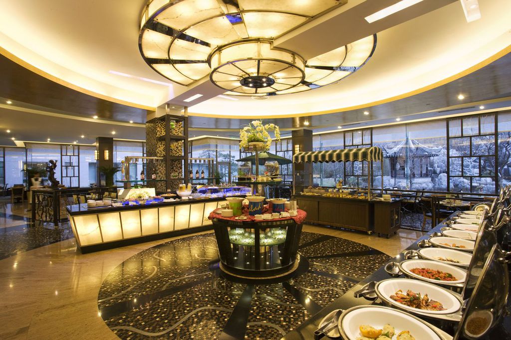 长富宫饭店,是1983年由北京市旅游集团和日本c.c.